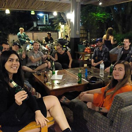 بيت شباب Happy House Backpackers باي المظهر الخارجي الصورة