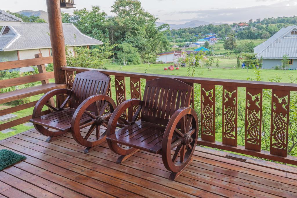 بيت شباب Happy House Backpackers باي المظهر الخارجي الصورة