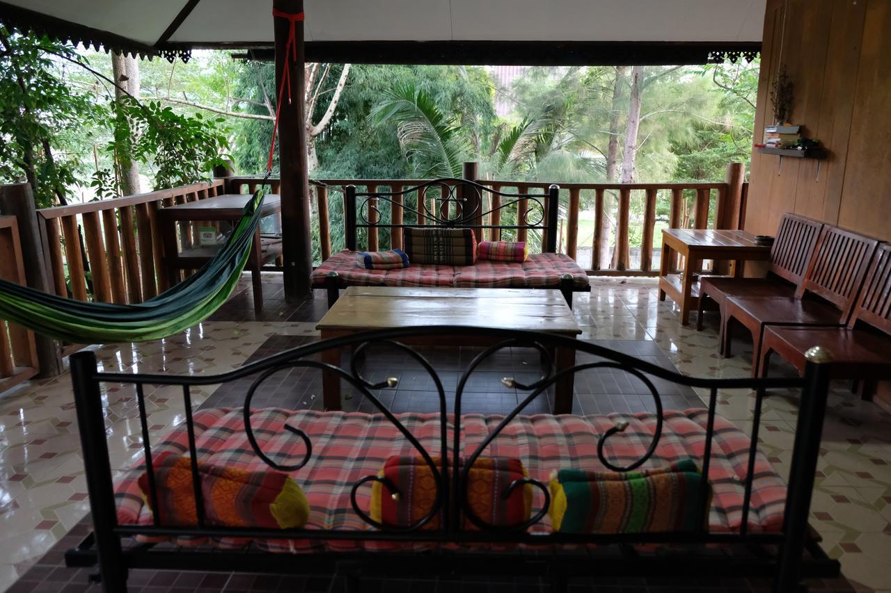 بيت شباب Happy House Backpackers باي المظهر الخارجي الصورة