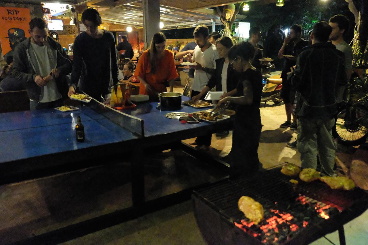 بيت شباب Happy House Backpackers باي المظهر الخارجي الصورة