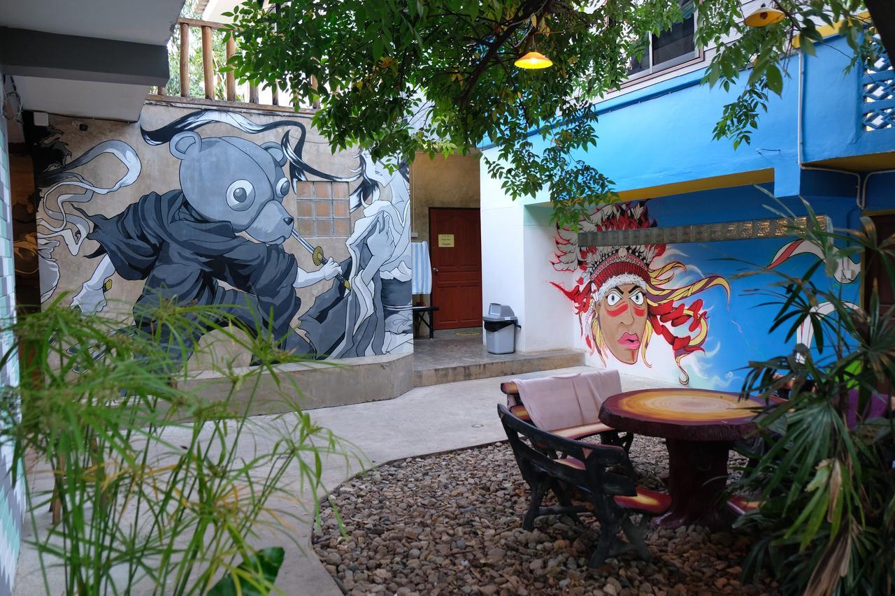 بيت شباب Happy House Backpackers باي المظهر الخارجي الصورة