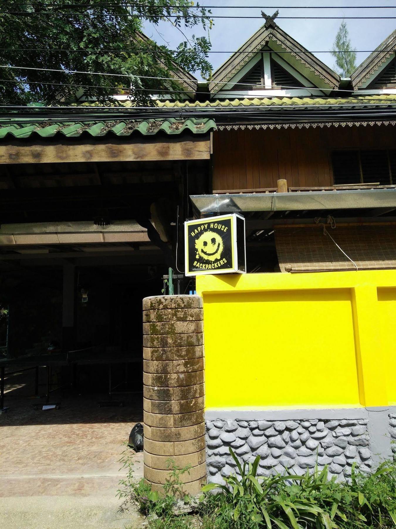 بيت شباب Happy House Backpackers باي المظهر الخارجي الصورة
