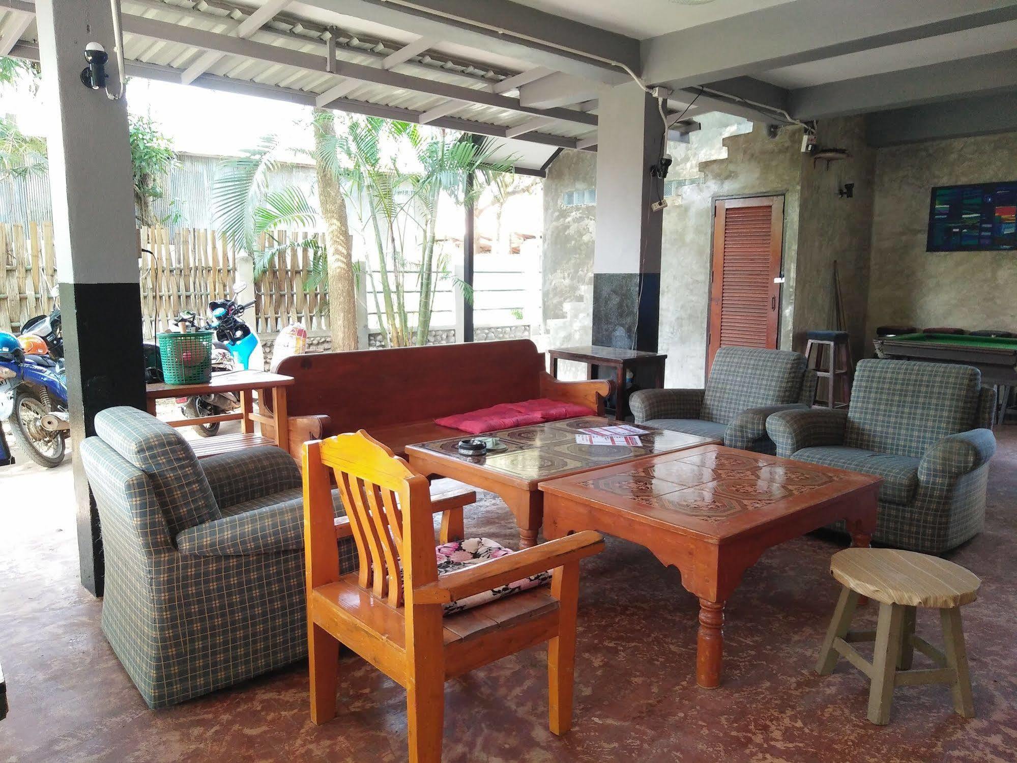 بيت شباب Happy House Backpackers باي المظهر الخارجي الصورة