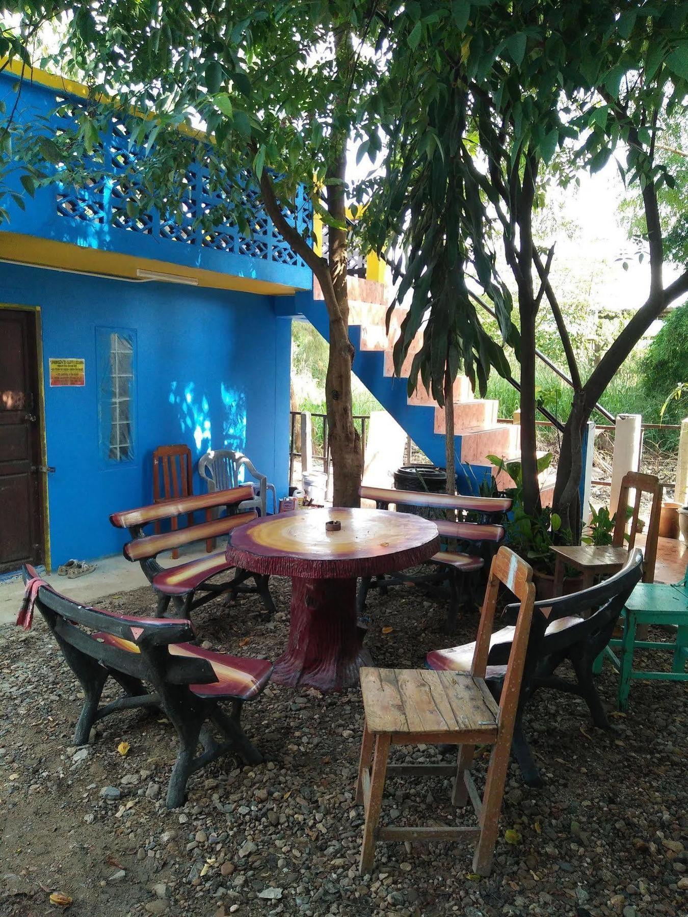 بيت شباب Happy House Backpackers باي المظهر الخارجي الصورة