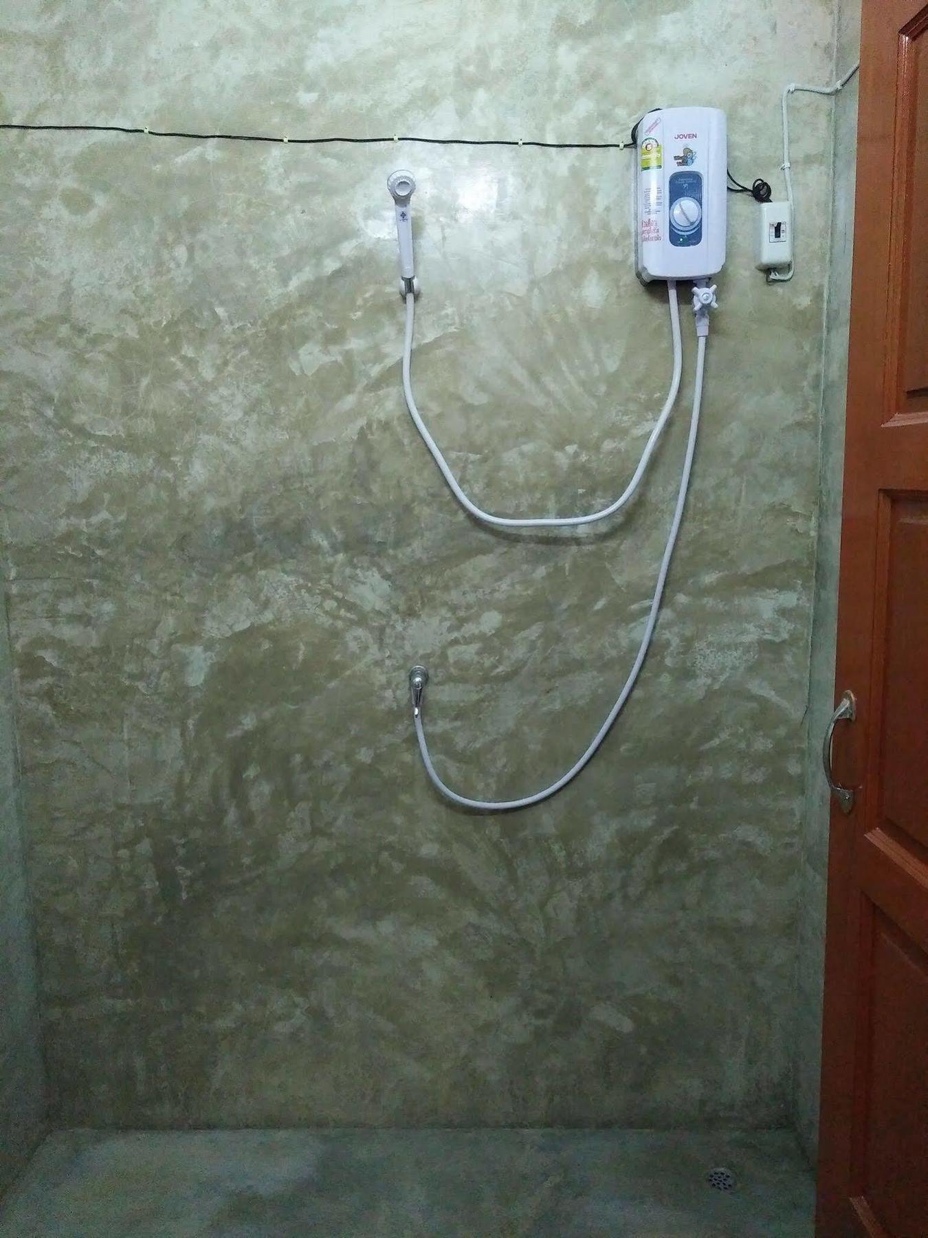 بيت شباب Happy House Backpackers باي المظهر الخارجي الصورة