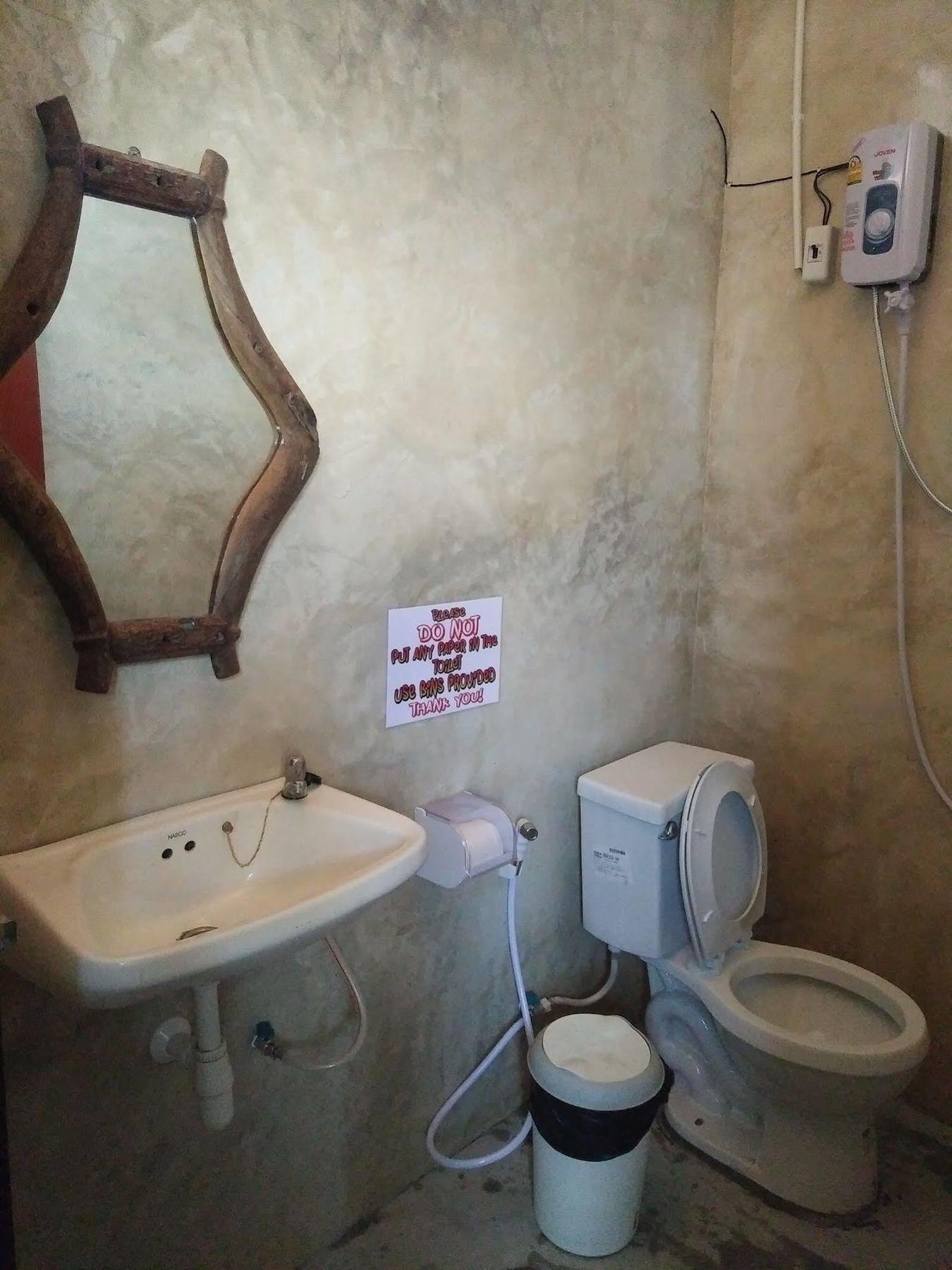 بيت شباب Happy House Backpackers باي المظهر الخارجي الصورة