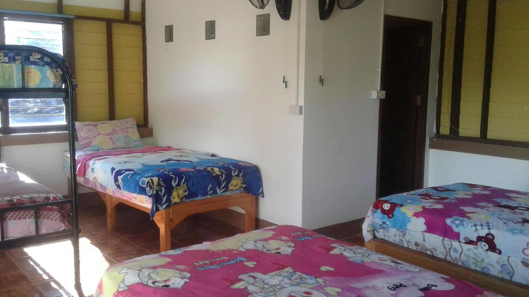 بيت شباب Happy House Backpackers باي المظهر الخارجي الصورة
