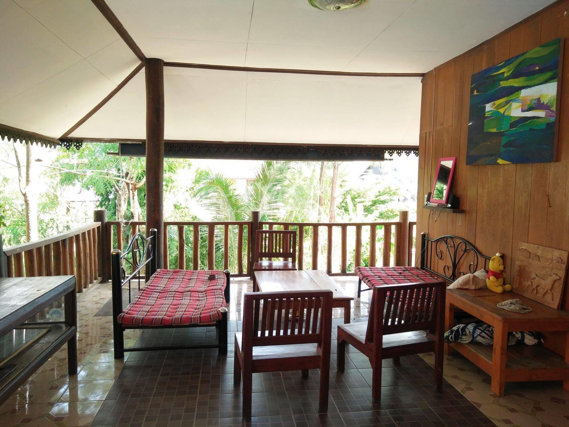 بيت شباب Happy House Backpackers باي المظهر الخارجي الصورة